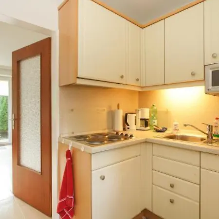 Vakantiewoning 40m2 Met Terras Het Zuiden * بوركم